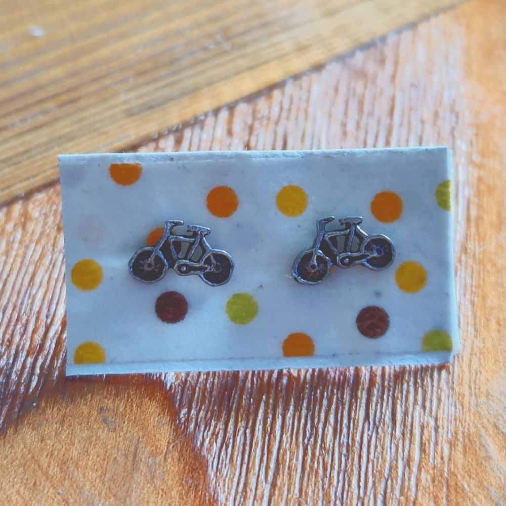 Tiny bicycle earrings 🚲